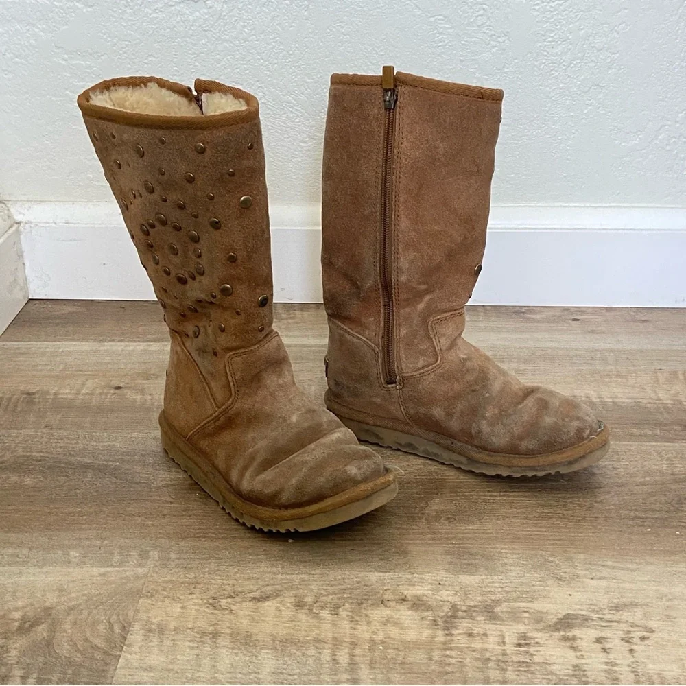 3/$25 Studded‎ Girl Ugg Boots size 1